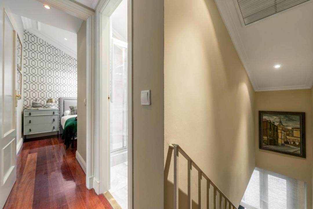 2 Bedrooms 2 Bathrooms- Penthouse- Almagro- Mintystay