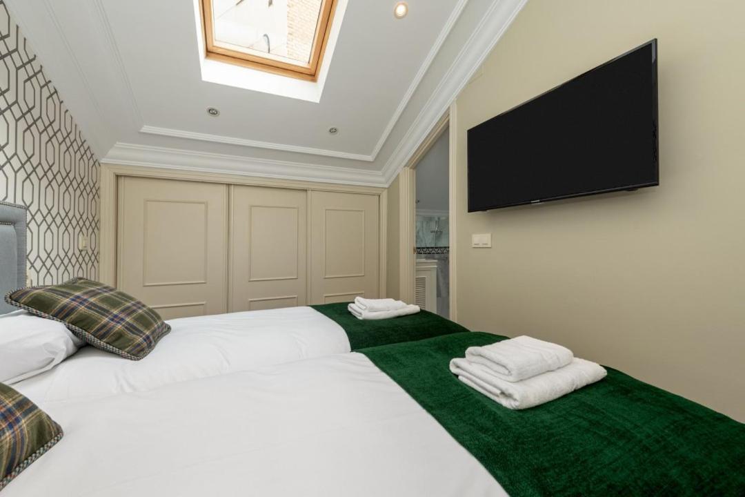 Apartamento 2 Bedrooms 2 Bathrooms- Penthouse- Almagro- Mintystay Madri